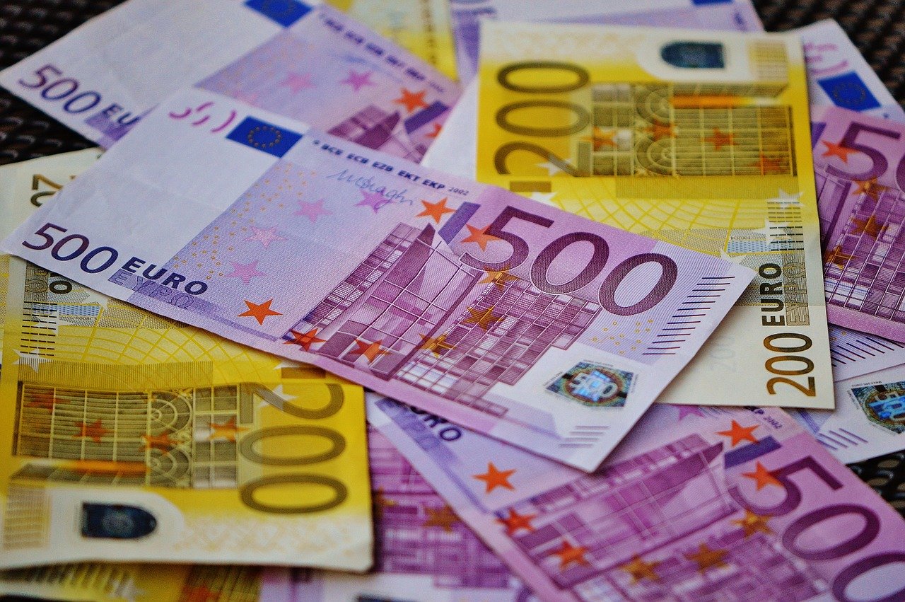 euro,-virements,-epargne-:-l’europe-change-la-facon-dont-ses-habitants-utilisent-leur-argent