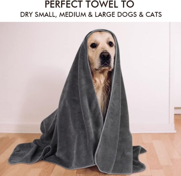 KinHwa Serviette pour Chien Super Absorbant，76cm x 127cm Grande essuie Patte Peignoir Chien séchage Rapide avec Brodé Patte Impression de Nettoyage pour la Pluie,la Douche et la Natation Gri foncé – Image 8