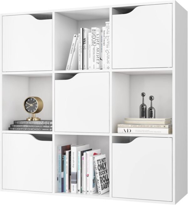 FirFurd Bibliothèque Blanc avec 9 Compartiments Étagère avec 5 Portes Meuble de Rangement en Bois Bibliotheque 3 Niveaux pour Salon Chambre 90x29x90cm