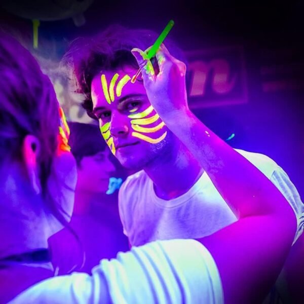 AOOWU Peinture Visage Corps Kit 19PCS, Peinture Corporelle, 8 * 10 ml UV Glow tubes de peinture fluorescente pour le visage et le corps, Halloween Noël Maquillage Fluo – Image 7