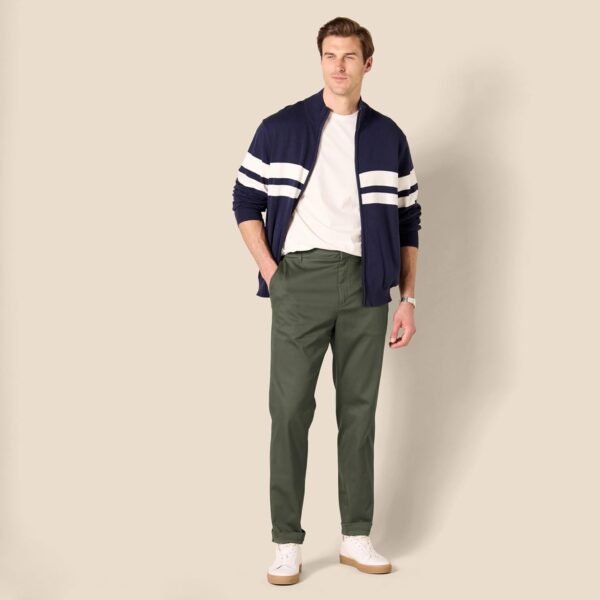 Amazon Essentials Pantalon Chino Extensible à Coupe ajustée et Infroissable, sans Pinces Homme – Image 6