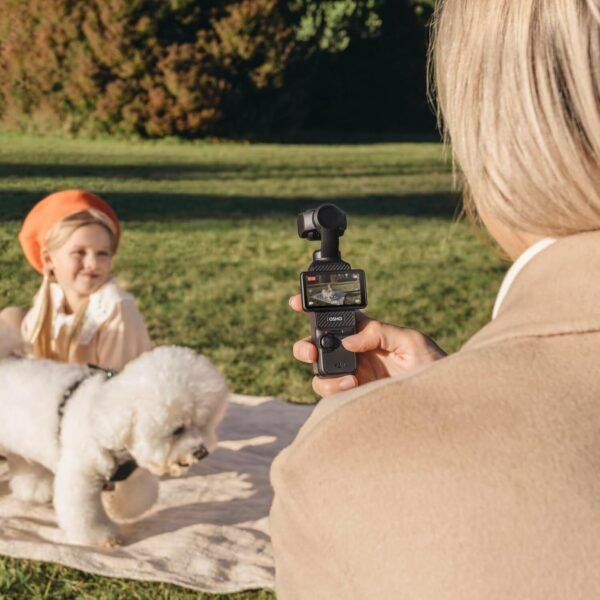 DJI Osmo Pocket 3 Créateur Bundle, camera vlog CMOS 1'' et Vidéo 4K/120 ips, digital et petite, Stabilisation à 3 axes, Suivi Facial/Objet, MAP rapide, avec Micro pour un Son net – Image 9