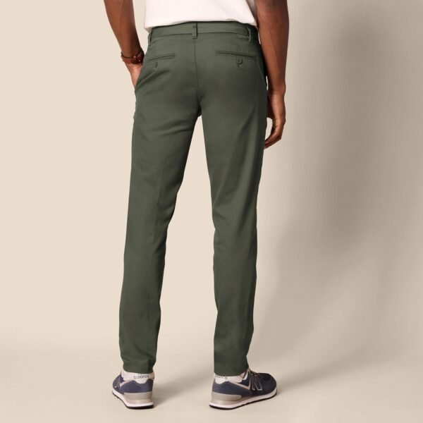 Amazon Essentials Pantalon Chino Extensible à Coupe ajustée et Infroissable, sans Pinces Homme – Image 2