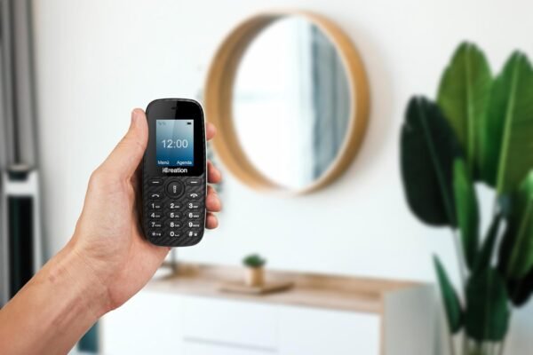 iCreation C10 - Téléphone Portable Basique Noir avec écran 1,8", Batterie 800 mAh, Format Compact et léger (73 g), très Simple à Utiliser, Vibration, Bluetooth et Double SIM – Image 5