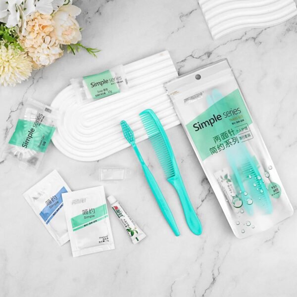 Kit d'hygiène en vrac, emballé individuellement, kit d'hygiène de voyage avec brosse à dents, dentifrice, peigne, shampooing, gel douche, bonnet de douche et savon, convient pour hôtel, maison – Image 2