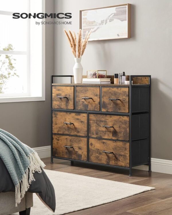 SONGMICS Commode, Armoire, Meuble de Rangement, 7 Tiroirs en Tissu avec Poignées, Cadre en Métal, Style Moderne, Marron Rustique et Noir d'Encre LTS137B01 – Image 2