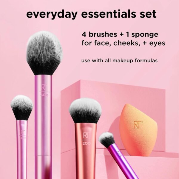 Real Techniques Ensemble de 5 pièces Everyday Essentials +, pinceaux à maquillage et éponge à maquillage, pour fond de teint, fard à joues, poudre bronzante, sans cruauté envers les animaux – Image 3