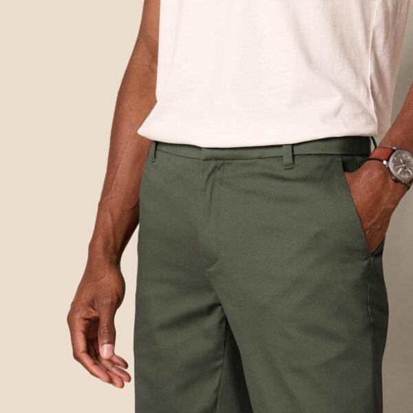 Amazon Essentials Pantalon Chino Extensible à Coupe ajustée et Infroissable, sans Pinces Homme – Image 3