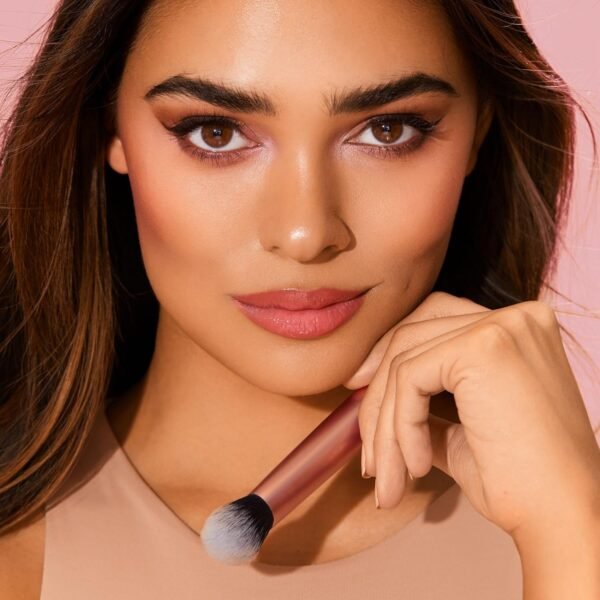 Real Techniques Pinceau de maquillage pour le visage Expert, pour fond de teint liquide et crème, fard à joues et poudre bronzante, couverture modulable pour le maquillage de base,1 unité – Image 3