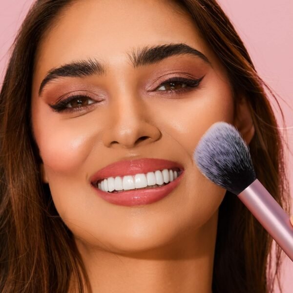 Real Techniques Ensemble de 5 pièces Everyday Essentials +, pinceaux à maquillage et éponge à maquillage, pour fond de teint, fard à joues, poudre bronzante, sans cruauté envers les animaux – Image 14