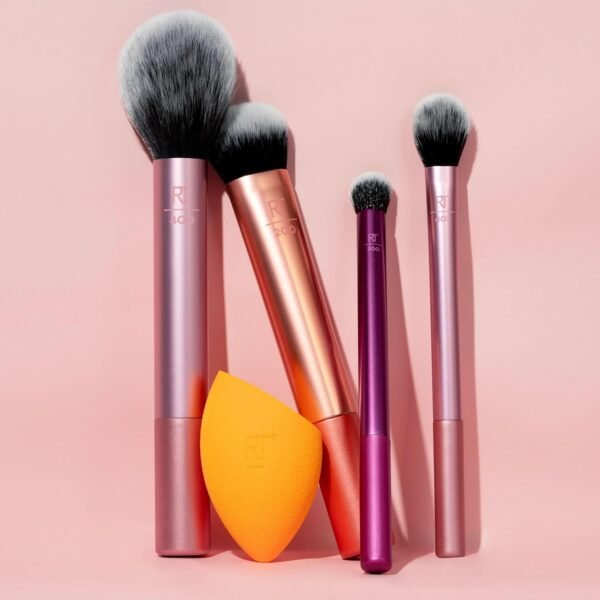 Real Techniques Ensemble de 5 pièces Everyday Essentials +, pinceaux à maquillage et éponge à maquillage, pour fond de teint, fard à joues, poudre bronzante, sans cruauté envers les animaux – Image 16