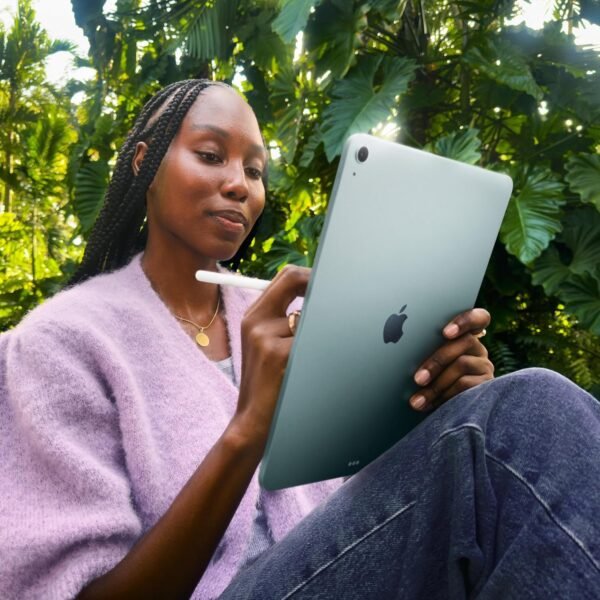 Apple iPad Air 11 Pouces avec Puce M3 : Apple Intelligence, écran Liquid Retina, 128 Go, caméras Avant/arrière 12 Mpx, Wi-FI 6E, Touch ID, autonomie d’Une journée – Gris sidéral – Image 4