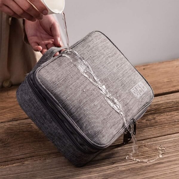 OrgaWise Sac Électronique Multifonctionnel Sac Câble Portable Étanche pour Tablette, Disque Dur Externe, Chargeur, Câbles, Objets, Adaptateurs, Cartes Mémoire, Câbles USB (3 Couche, Gris) – Image 6