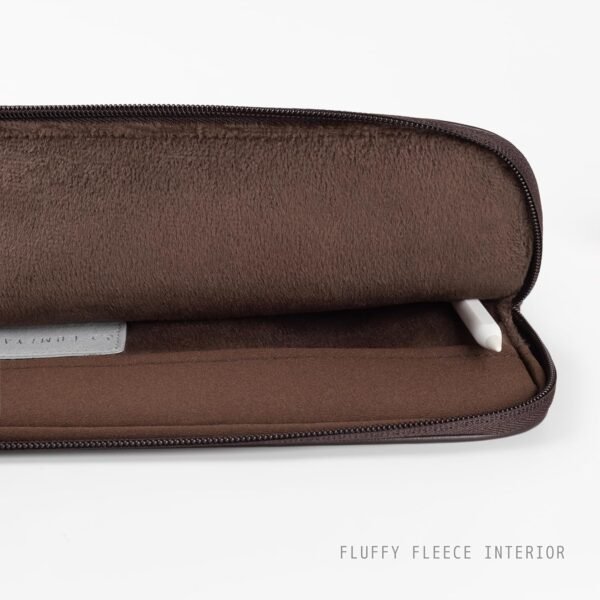 Comfyable Housse fine en cuir PU résistante à l'eau pour tablette compatible avec iPad Air 11" M3 2025, iPad Pro 11" M4 2024 et clavier Smart/Magic avec porte-crayon, chocolat – Image 3