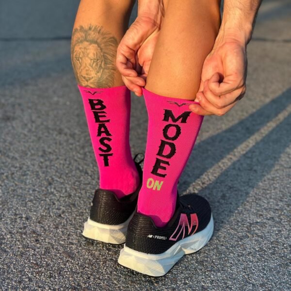 IRREVERENT Chaussettes de Sport Compressives et Hautes pour Running, Crossfit, Cyclisme, Padel, Basket – Image 3