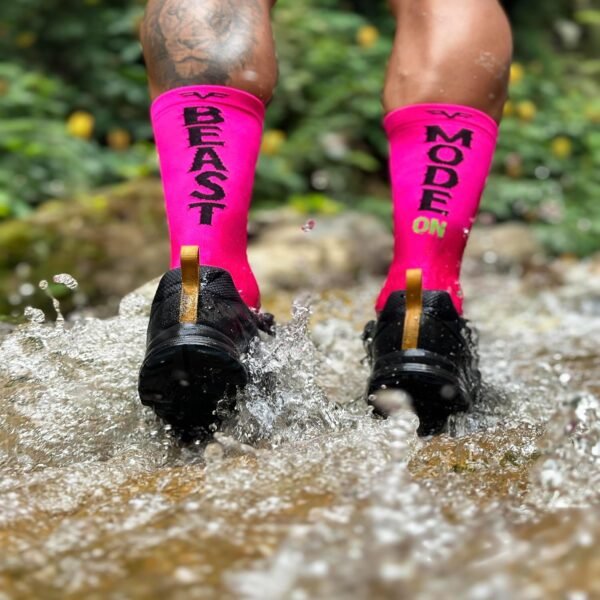 IRREVERENT Chaussettes de Sport Compressives et Hautes pour Running, Crossfit, Cyclisme, Padel, Basket – Image 4