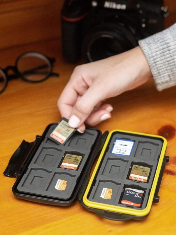 Ares Foto® Boîtier de protection pour cartes mémoire: 12 SD + 12 Micro SD Cards. Étui de Transport étanche antichocs. Conservation & Déplacement. Boîte plastique. Revêtement en caoutchouc breveté. – Image 6